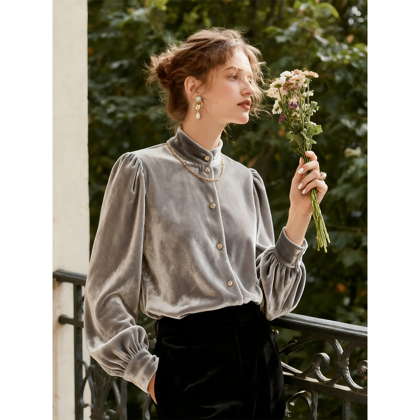 灰色立领丝绒衬衫女2025年秋冬