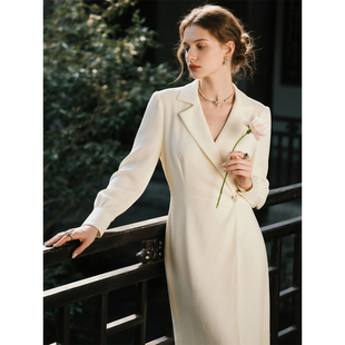 白色西装领长袖连衣裙女2026年春季法式优雅风收腰显瘦气质裙子