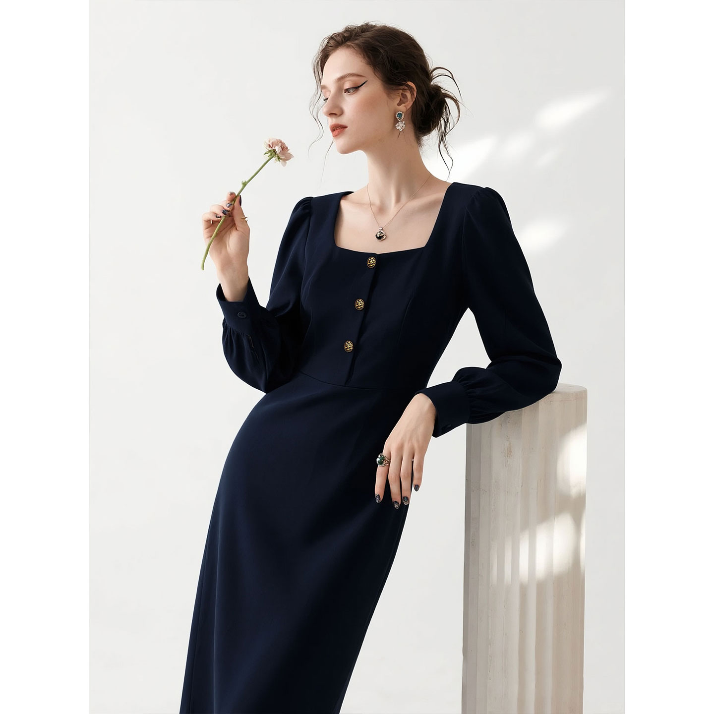 藏蓝色方领长袖连衣裙女