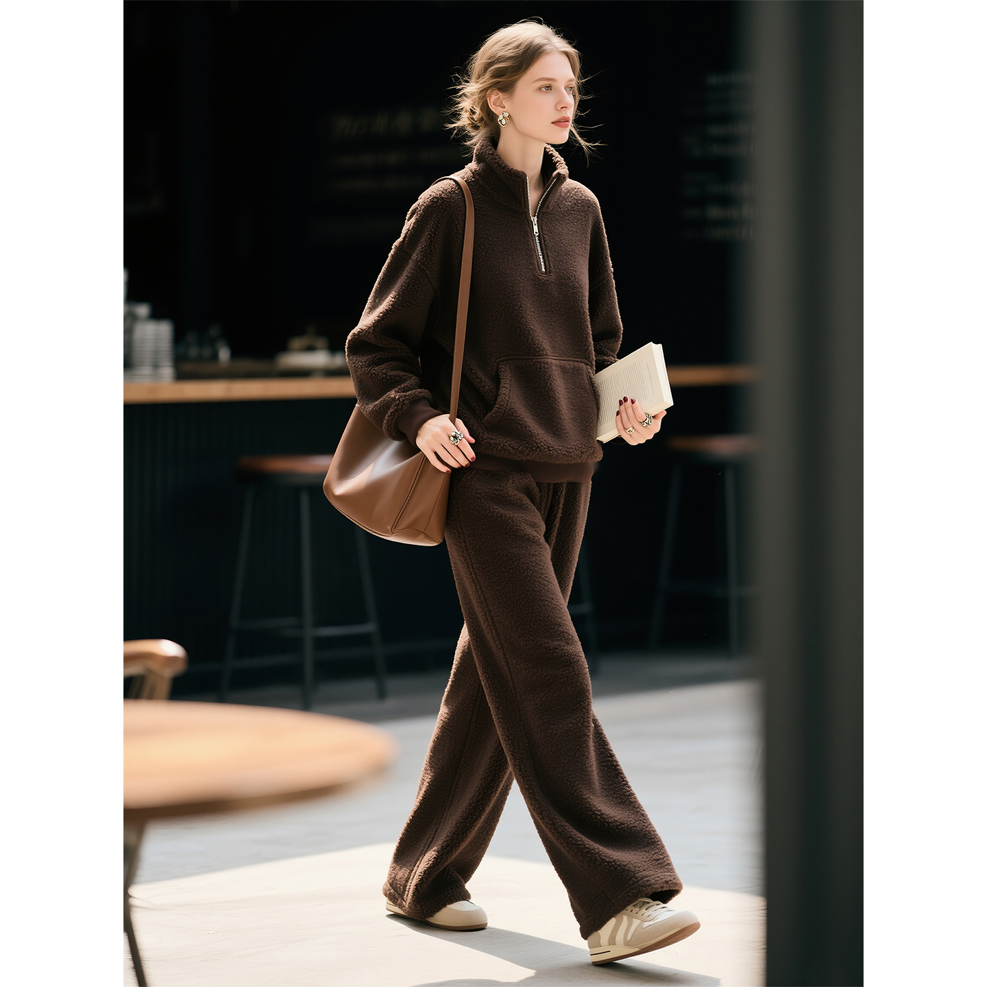 美拉德深棕色卫衣阔腿裤套装女