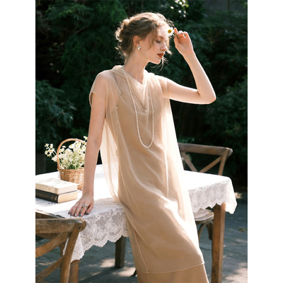 卡其色V领连衣裙女2026年夏季