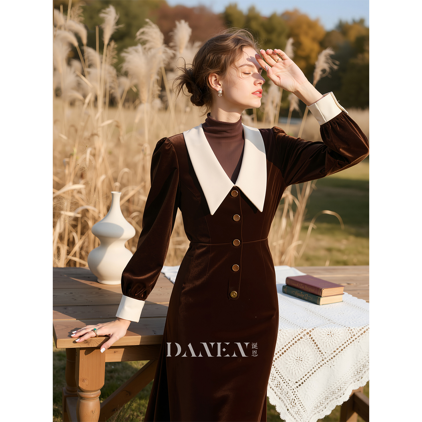 咖啡色丝绒连衣裙女2025年秋冬