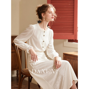 白色丝绒套装女2026年秋冬新款气质减龄花边圆领上衣半身裙两件套