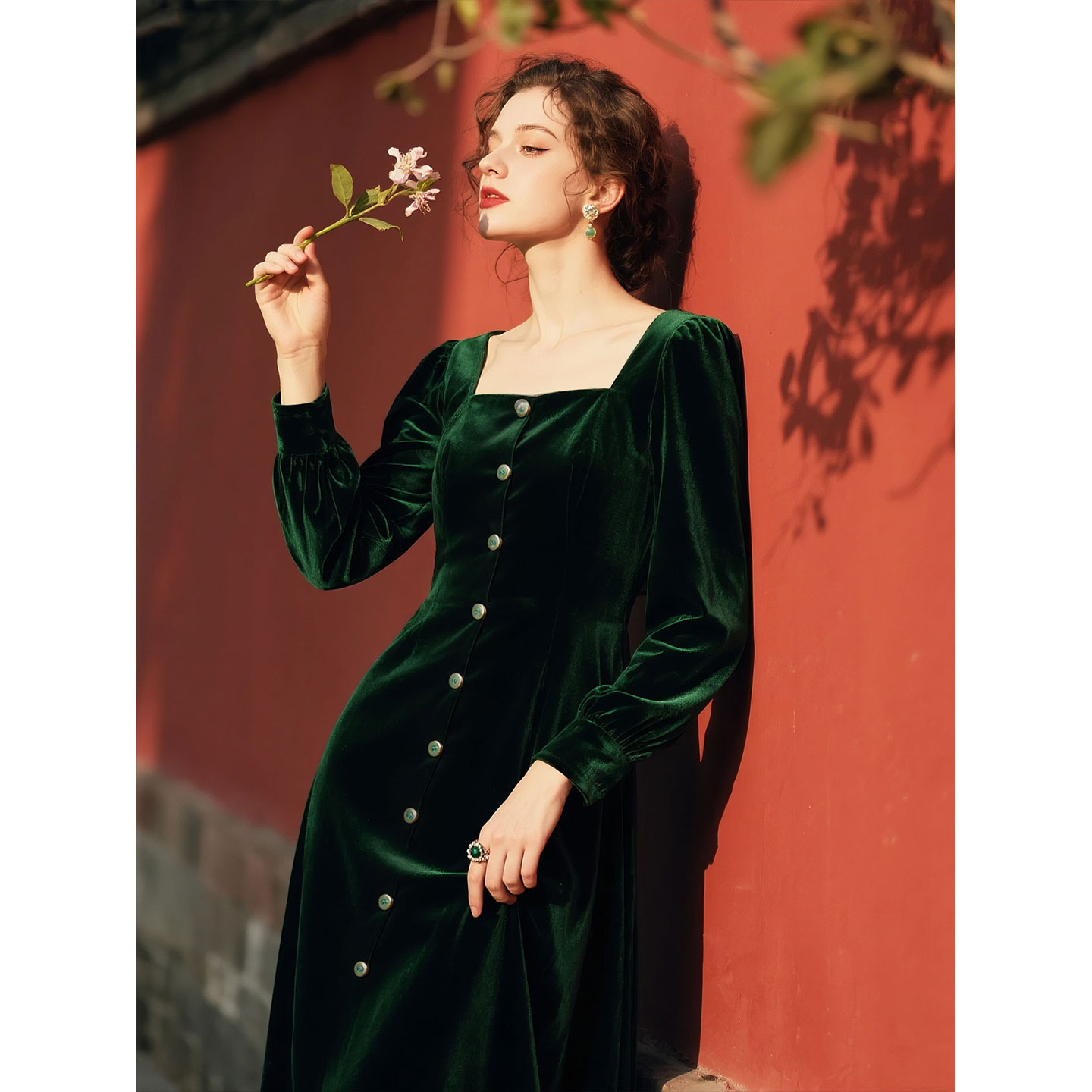 墨绿色丝绒连衣裙女2025年