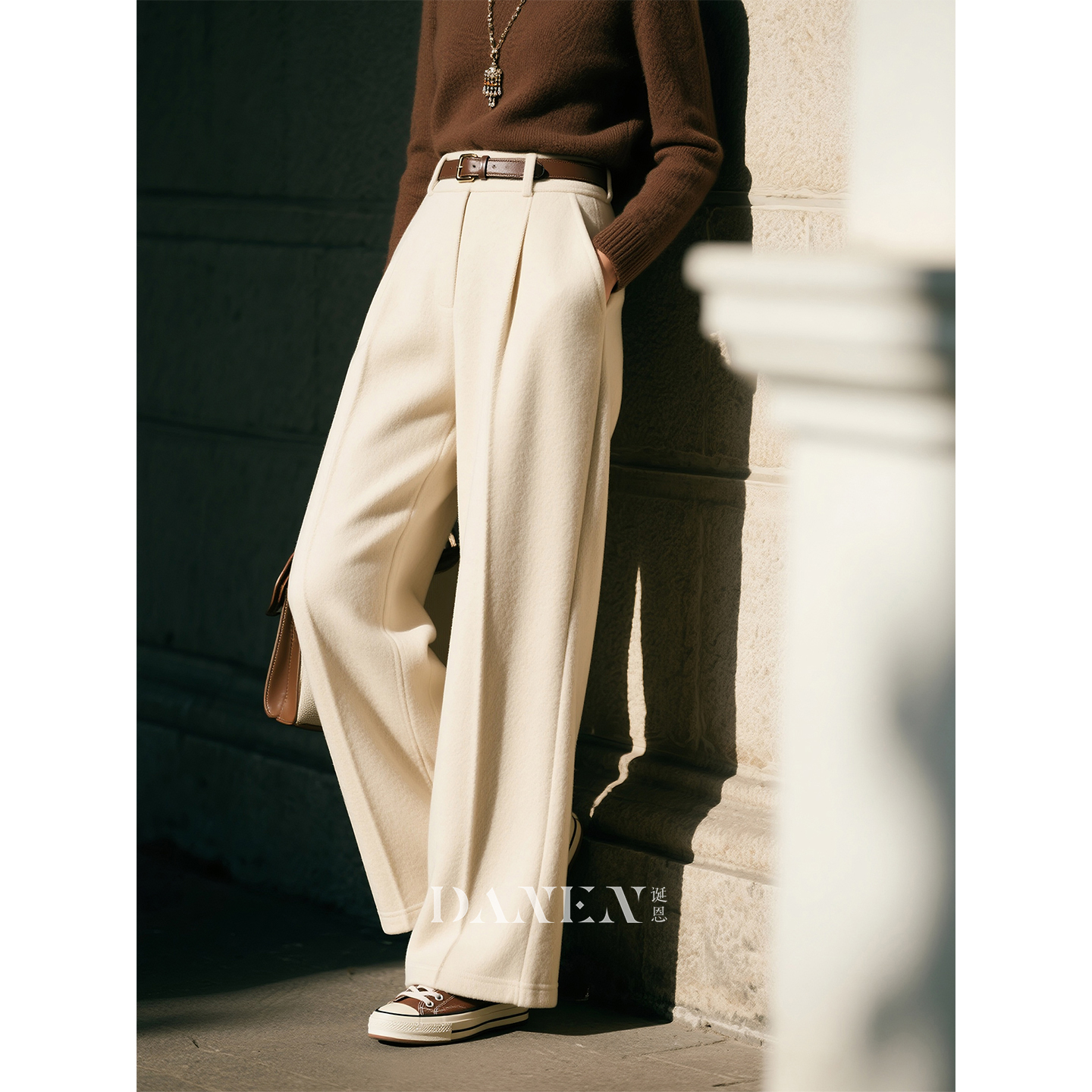 米白色毛呢西装阔腿裤女2025年