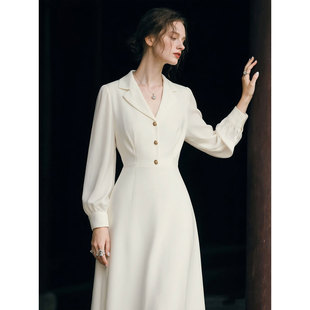 白色翻领长袖西装连衣裙女2026年春季新款高级感时尚百搭气质长裙