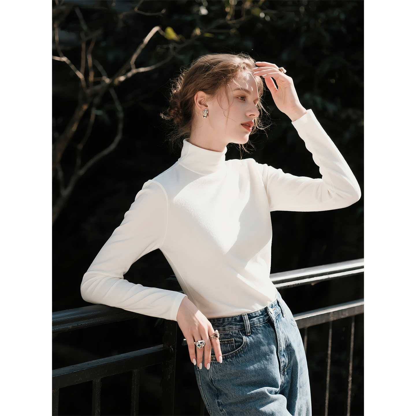 白色半高领德绒打底衫女2025年