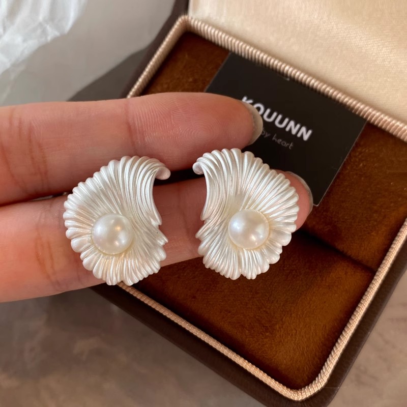 2025新款潮扇形珍珠耳环