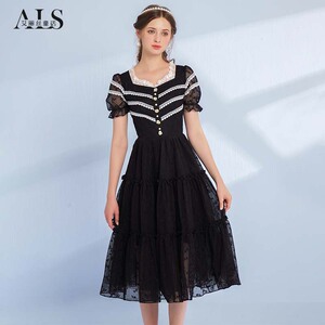 艾丽丝2026夏季新款黑色复古泡泡袖仙女裙蕾丝网纱绣花褶皱连衣裙