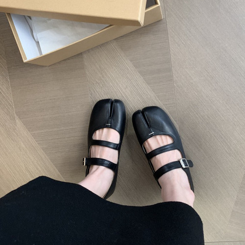 2CM跟高2025秋季上新 玛丽珍双条带轻便分趾单鞋A2600 不退不换