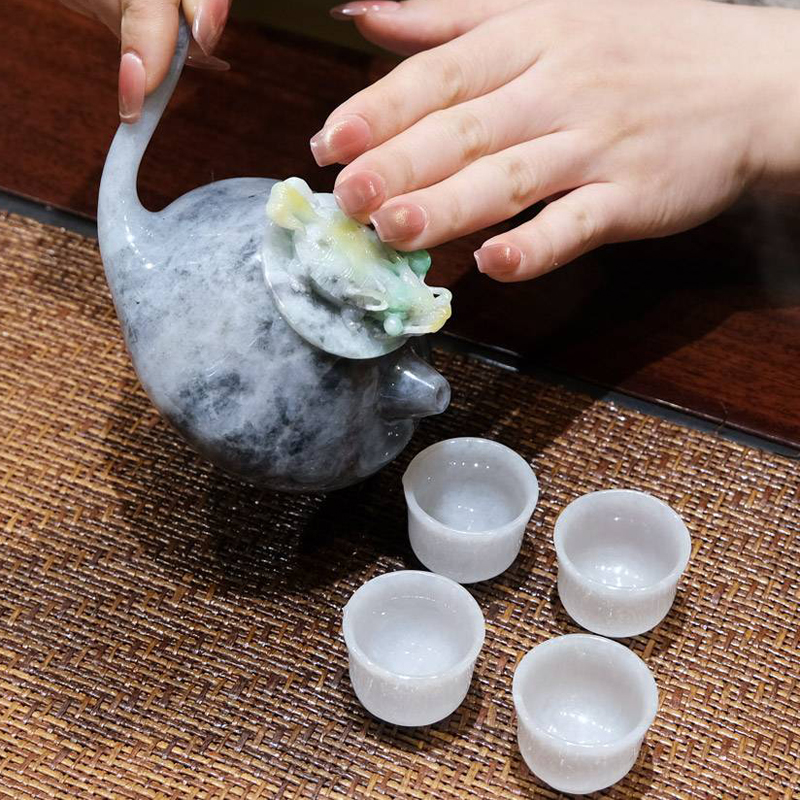 缅甸A货乌鸡种翡翠茶壶摆件