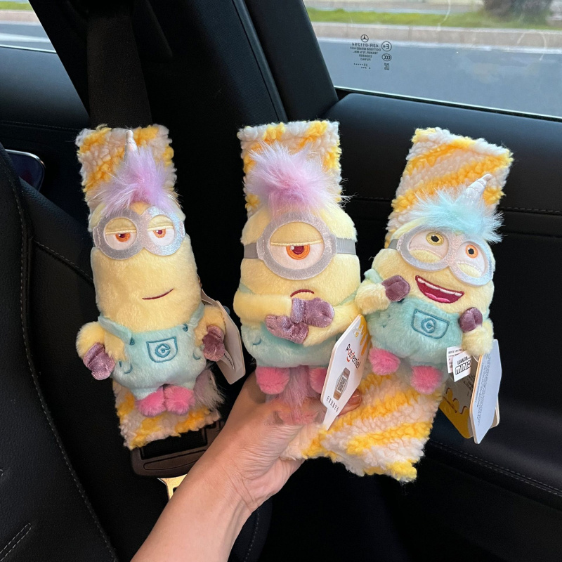 环球独角兽小黄人毛绒公仔汽车安