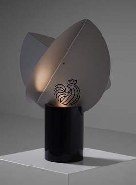意大利Carlo Nason ‘Ala’ 灯光雕塑黑色漆面圆柱底座扇形几何灯