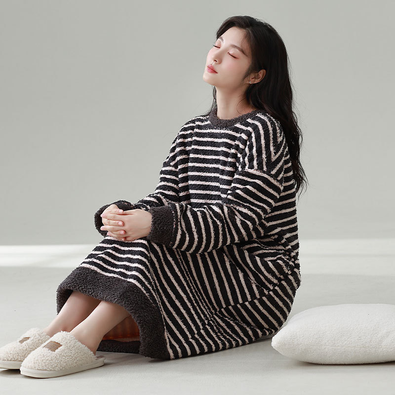 今年新品睡裙女冬季长裙卡西米绒加绒加厚法兰绒冬天女士长袖长款