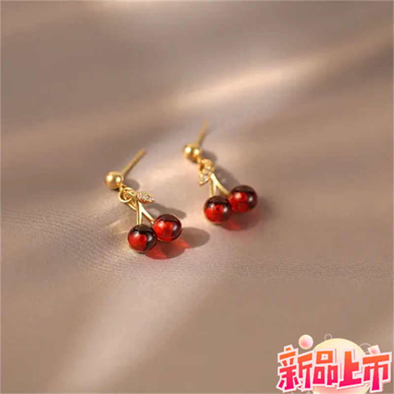 撤柜新款樱桃石榴石耳钉红色喜庆耳环女可爱甜美ins简约小众耳饰