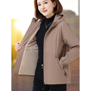 欧洲站妈妈加绒外套女冬装洋气加大码新款中老年冬季加厚保暖上衣