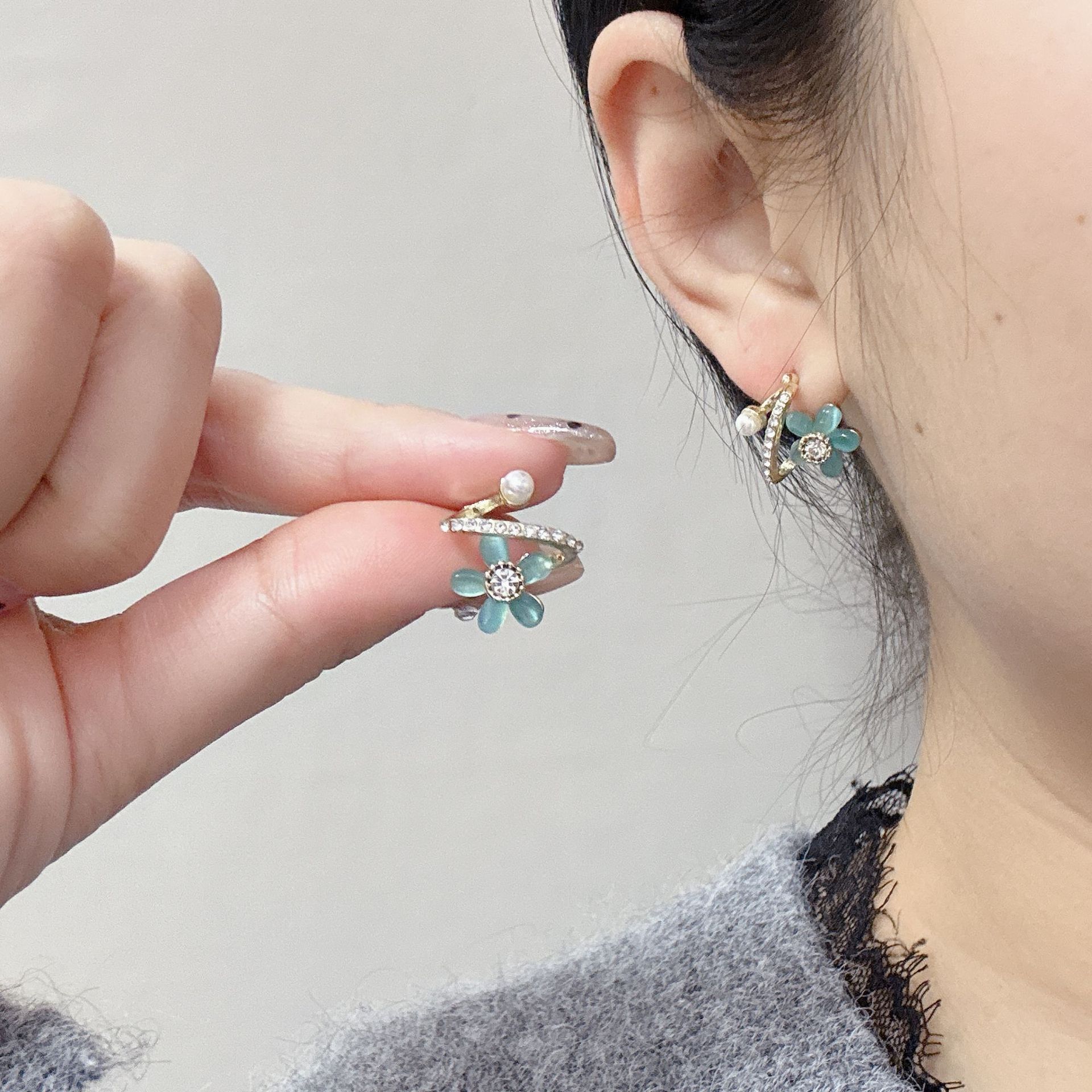 撤柜文艺复古时尚珍珠耳坠女五叶花高级感花瓣耳环气质新款个性耳