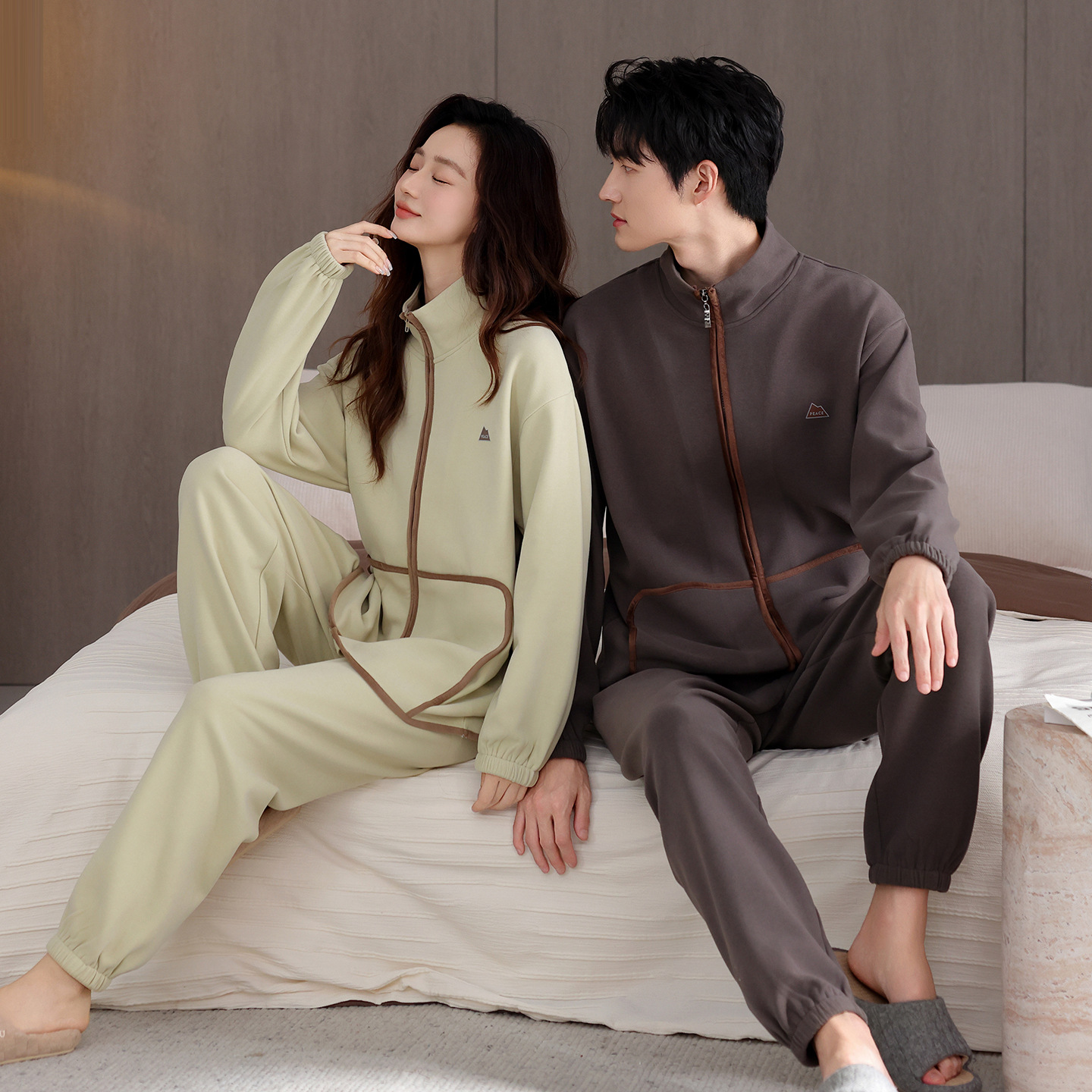 潮牌情侣睡衣双面德绒款黄绿色翻领开衫长袖长裤家居服大码套装