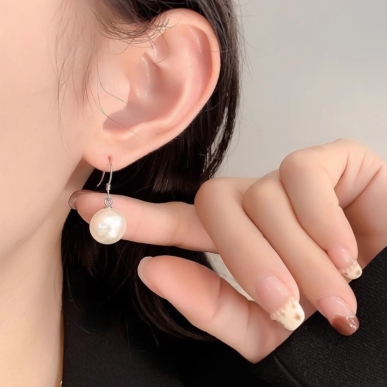 撤柜百搭大颗白色珍珠耳环女新款简约气质优雅小众高级感耳饰
