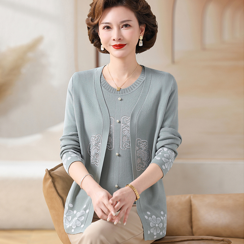 网红爆款妈妈春装外套2025新款两件套洋气中老年女装春夏针织开衫