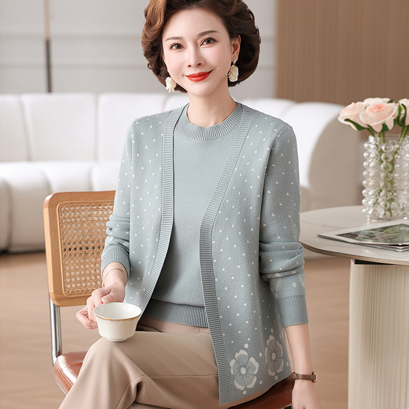 网红爆款妈妈春装2025新款套装上衣洋气中老年女春夏装针织开衫短