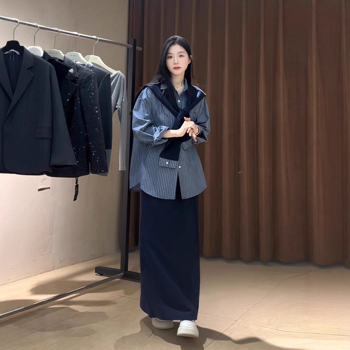 韩系学院风风格穿搭一整套女春秋季中长款半身裙披肩衬衫时尚套装