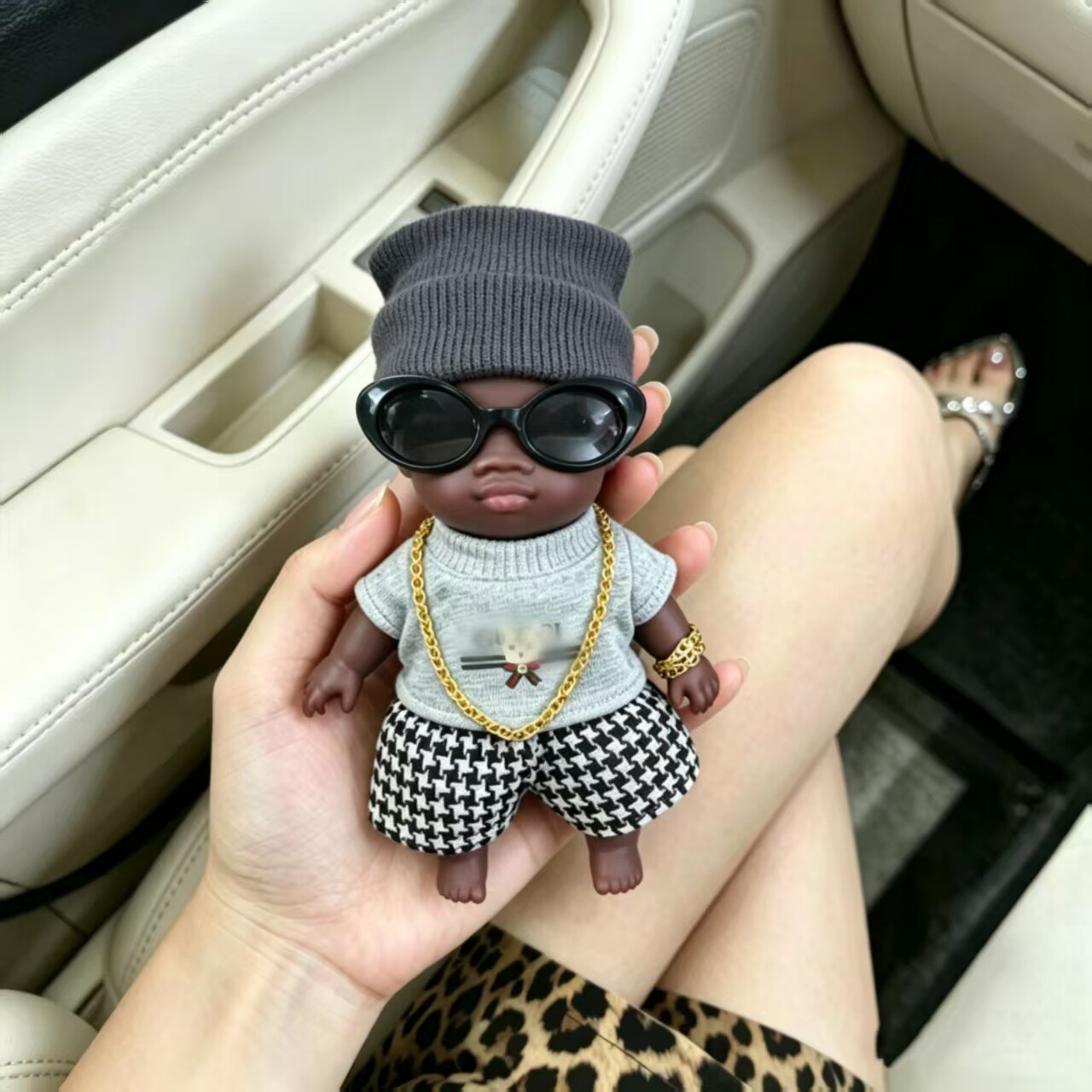 娜塔莎14cm黑肤灰色娃衣套装