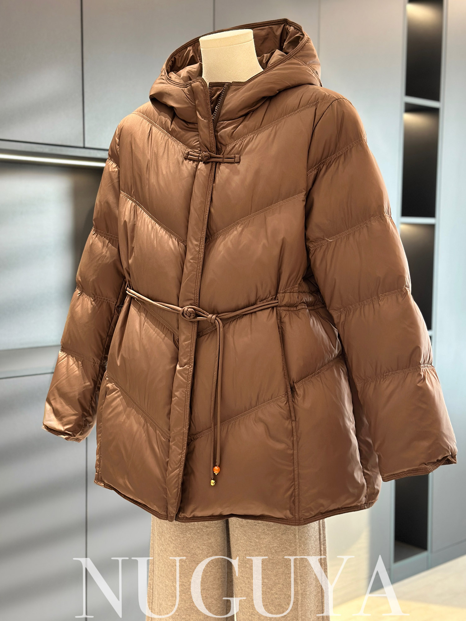 时尚洋气妈妈装羽绒服外套女加厚冬季新款中老年白鸭绒短款棉袄厚