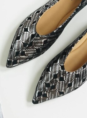 【36 37码 断码捡漏】舒适女巫鞋平底 柔软尖头V口显瘦单鞋女