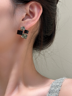 S925银针复古风秋冬黑色立体钻几何耳环高级感小众设计潮人耳钉女
