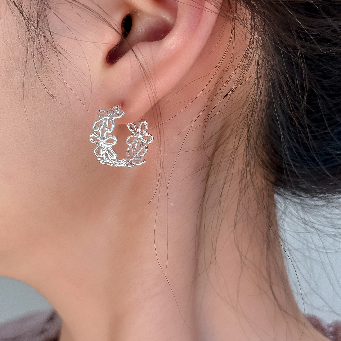 S925银针欧美风金属镂空花花高级感冷淡风耳环耳钉气质短款潮人女