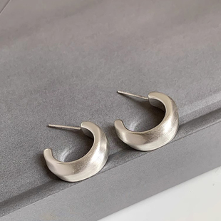 925银针高级质感小众简约设计拉丝金属半圆C圈耳环ins冷淡风耳钉