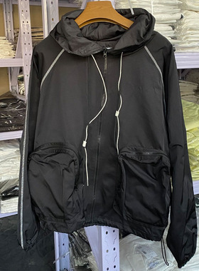 2025秋季款时尚休闲百搭宽松拉链立体贴袋夹克连帽外套UMV140014