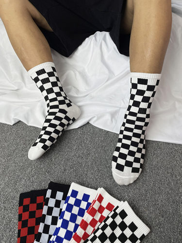 棋盘格潮流ins滑板常规款男袜