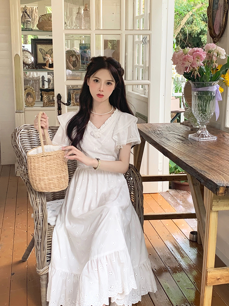 GOOSSANY梨甜醒 设计感小众V领连衣裙女夏季2023新款小个子裙子白