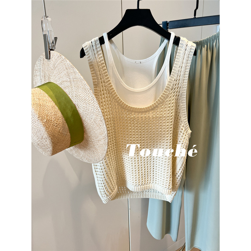 慵懒叠穿很加分的编织镂空背心