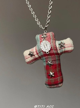 y2k辣妹红白格子十字架吊坠项链女秋冬新款小众设计感毛衣链颈饰