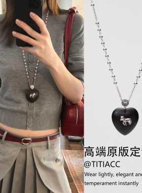 甜酷风黑色木质爱心小马珍珠项链女小众高级感长款毛衣链百搭颈链