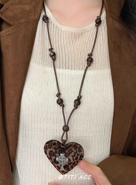 美拉德复古豹纹爱心十字架长款项链女小众高级感百搭毛衣链配饰潮