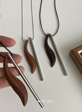 欧美小众不规则黑檀木月牙哨子吊坠项链女秋冬新款轻奢时尚毛衣链