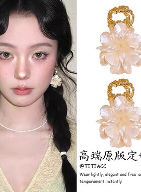 法式复古白色花朵耳环女2025新款高端耳饰轻奢小众设计感气质耳坠