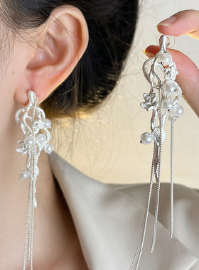 甜美白色溪流静息流苏珍珠长款气质耳环轻奢高级感时尚耳饰女耳夹