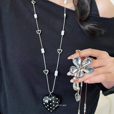 韩系波点爱心花朵项链女款设计感镂空树叶长款毛衣链秋冬百搭配饰