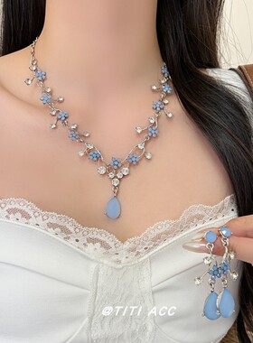 清冷感蓝色花朵满天星项链