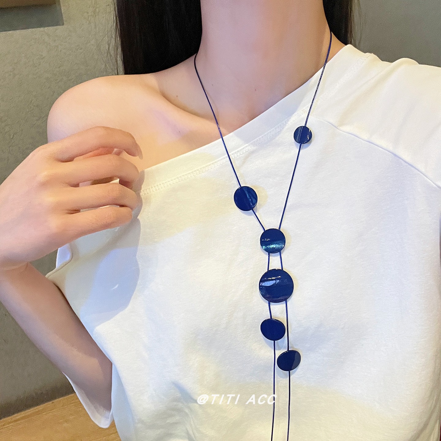 超显白克莱因蓝色不规则圆片长项链女2025新款高级感锁骨颈链配饰
