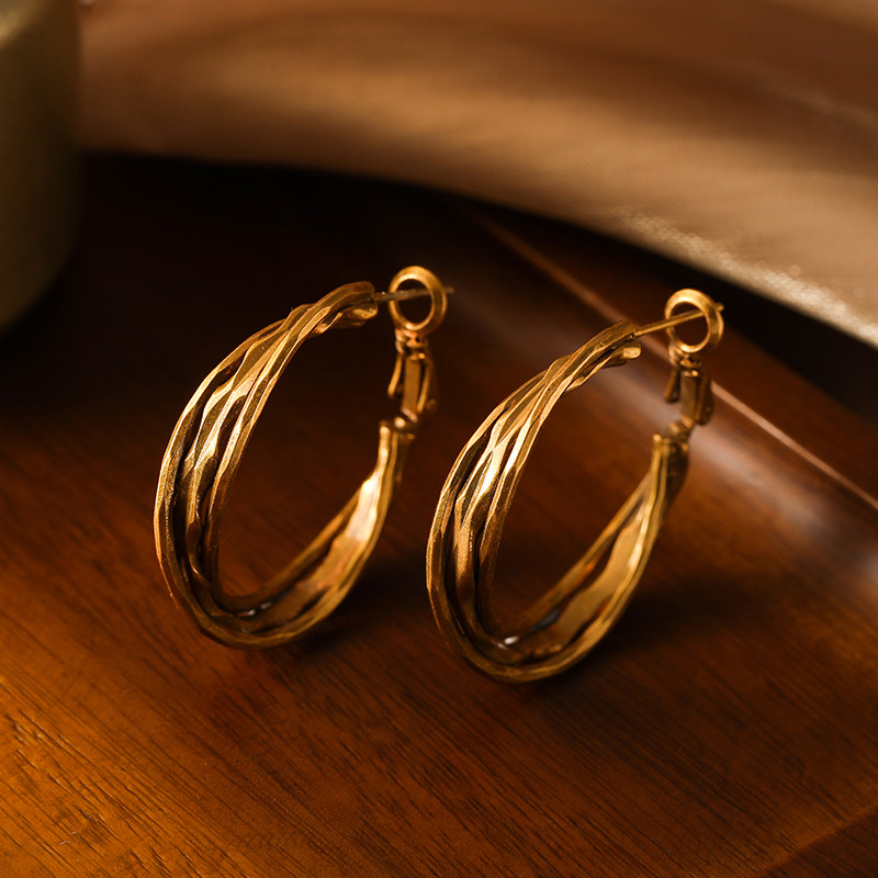 【新品八折】 不规则麻花设计耳圈素圈轻奢气质银针耳环女