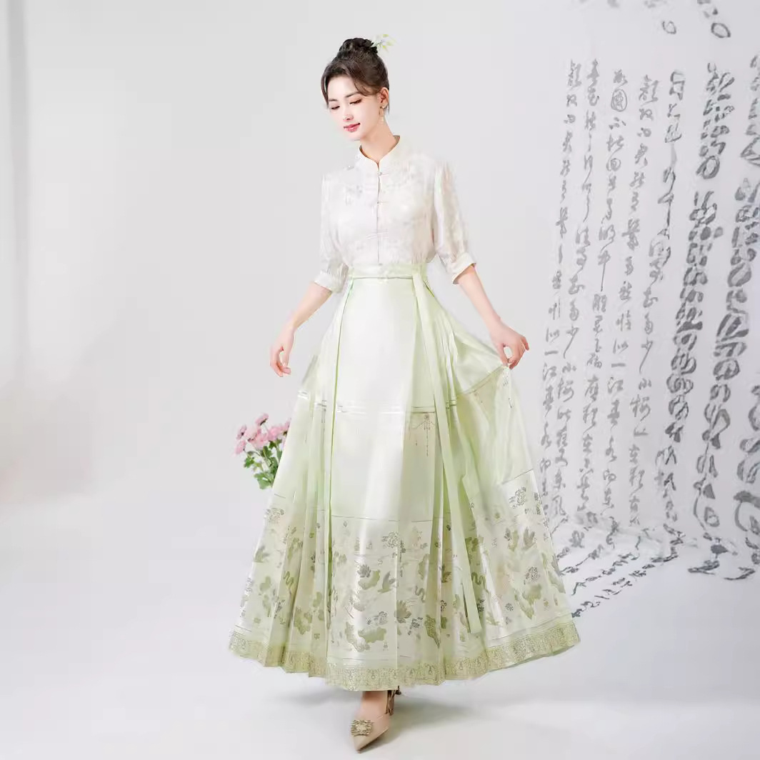 缎面仿妆花织金马面裙套装上班穿