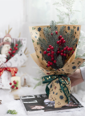 Christmas decorative bouquet paired with gift box圣诞节花束