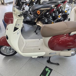 适用适雅迪冠能摩登M35 M电动车坐桶垫大包围脚垫全包踏板垫配件