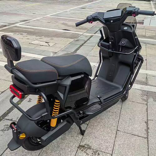 适用雅迪白鲨2代护杠防撞